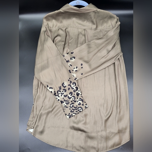 🆕️🐆Diane Gilman Amimal Print Silky Blouse - Picture 10 of 10